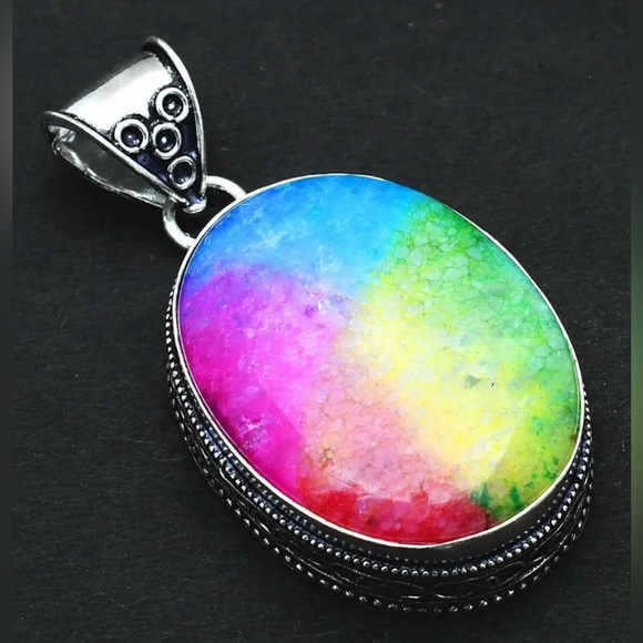RAINBOW SOLAR QUARTZ PENDANT - Picture 3 of 5